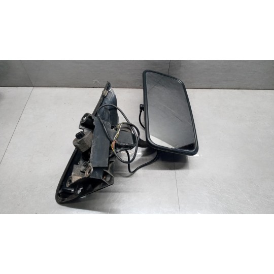 RIGHT ELETRIC REAR-VIEW MIRROR  . . used