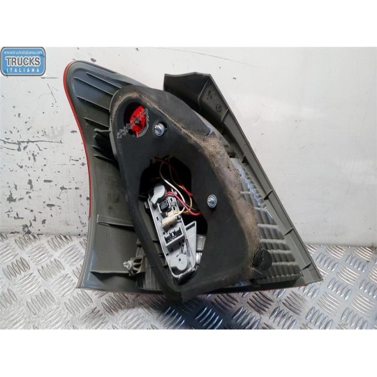 FARO POST ESTERNO LED DESTRO TOYOTA Yaris 2008>2011 usato